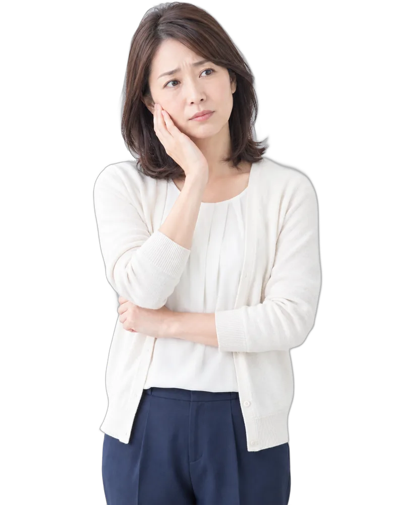 頬に手を当てて考え込む母親