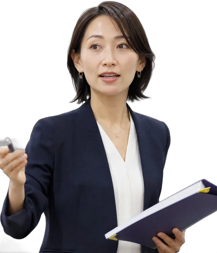資料を手に案内するファシリテーター